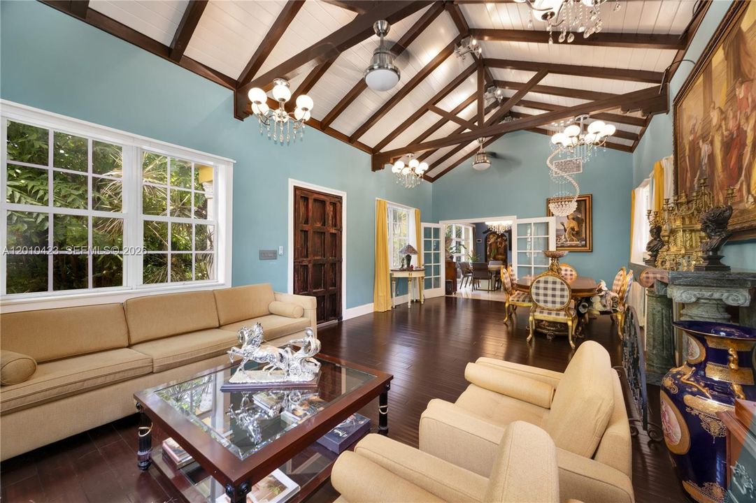 For Sale: $2,799,000 (6 beds, 5 baths, 3107 Square Feet)