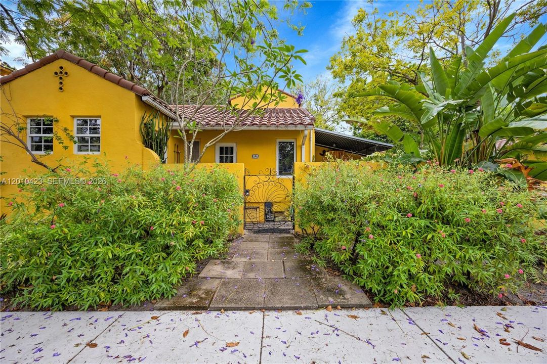 For Sale: $2,799,000 (6 beds, 5 baths, 3107 Square Feet)
