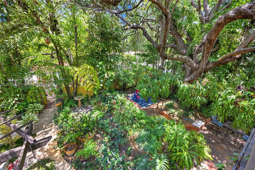 For Sale: $2,799,000 (6 beds, 5 baths, 3107 Square Feet)