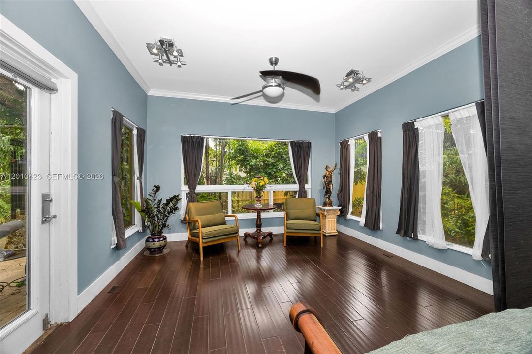 For Sale: $2,799,000 (6 beds, 5 baths, 3107 Square Feet)