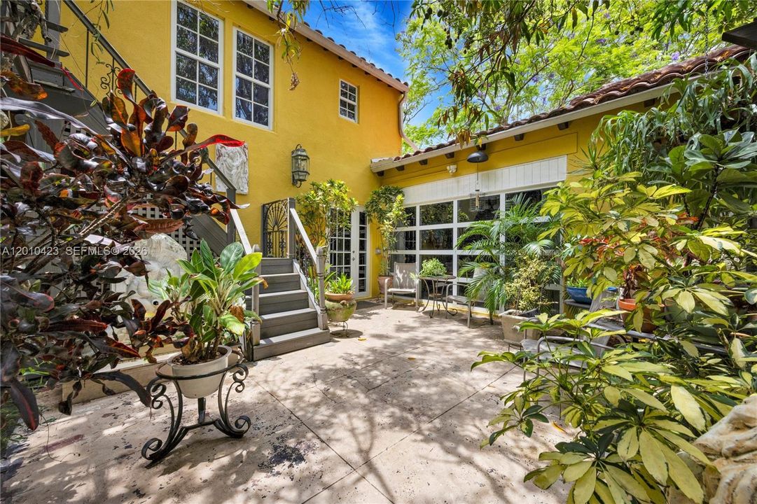 For Sale: $2,799,000 (6 beds, 5 baths, 3107 Square Feet)