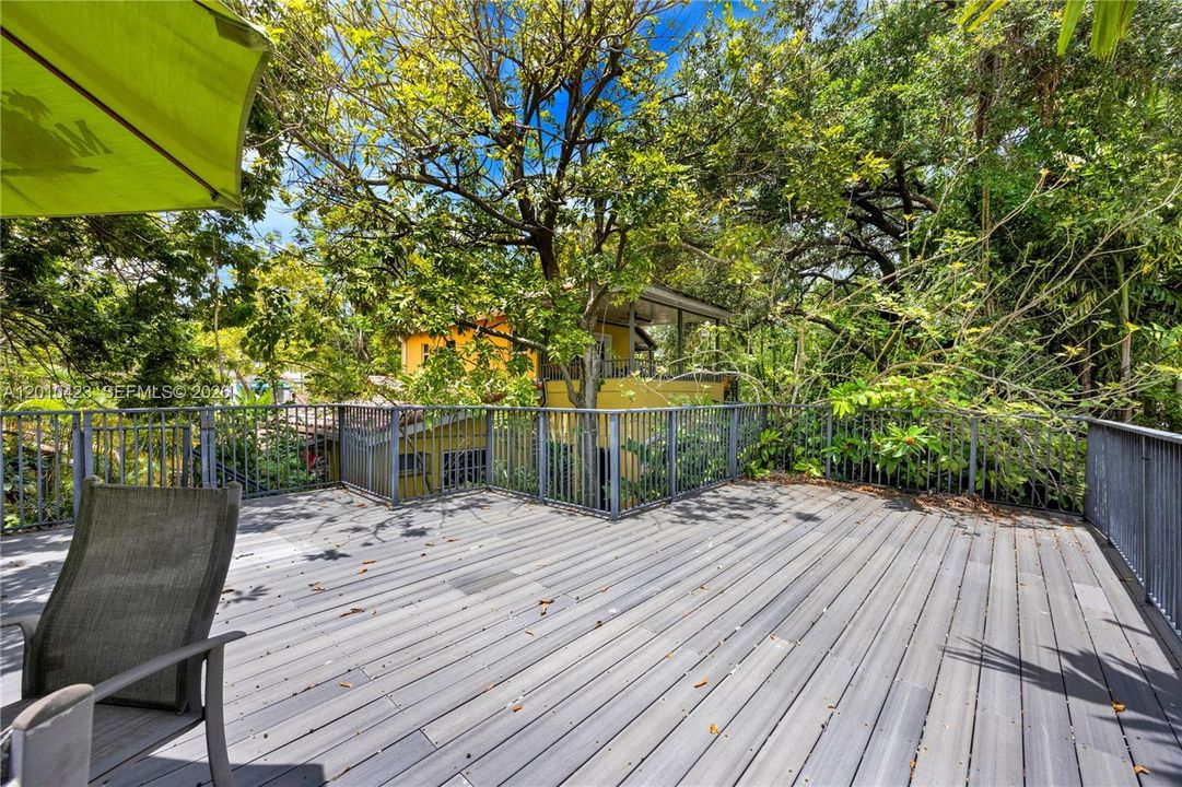 For Sale: $2,799,000 (6 beds, 5 baths, 3107 Square Feet)