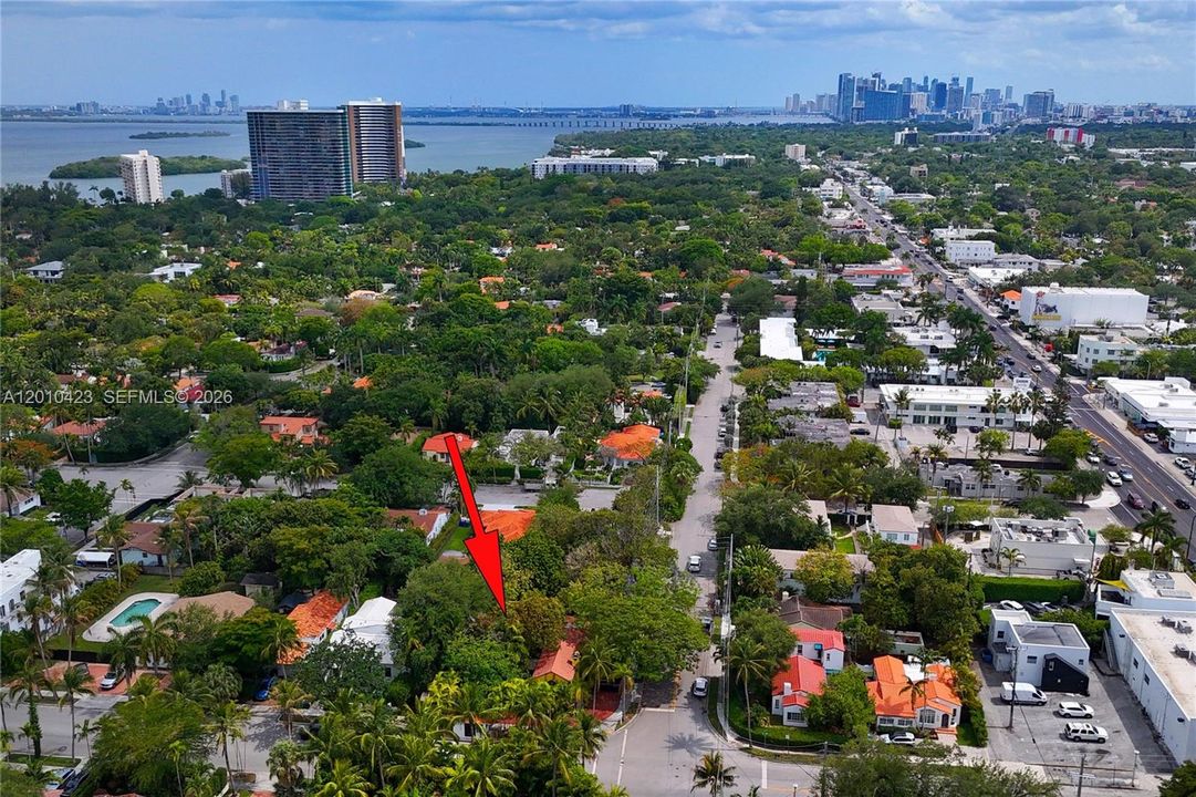 For Sale: $2,799,000 (6 beds, 5 baths, 3107 Square Feet)