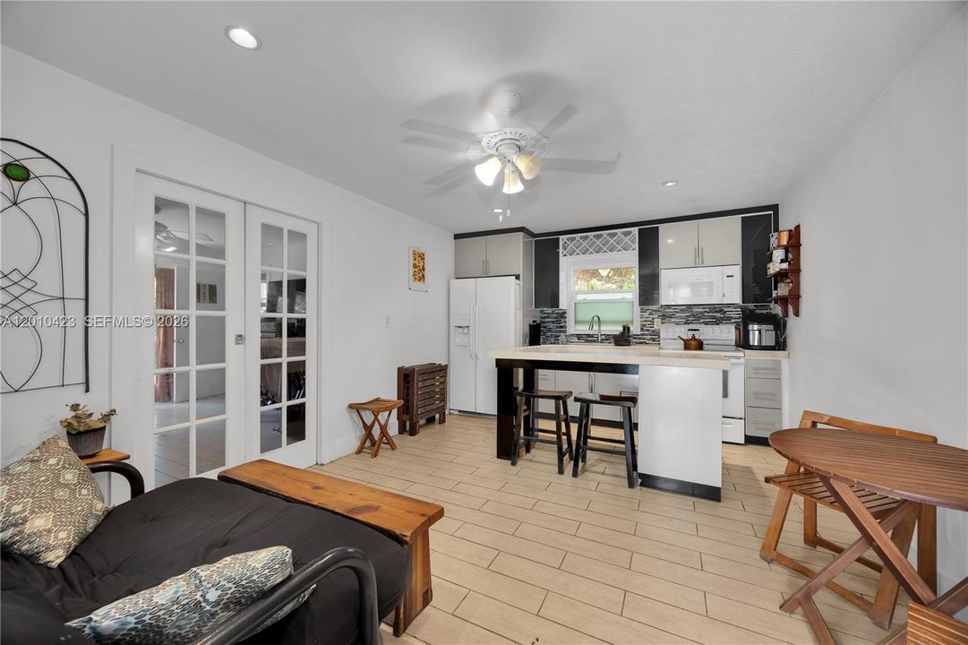 For Sale: $2,799,000 (6 beds, 5 baths, 3107 Square Feet)