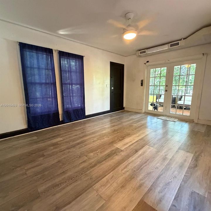For Sale: $2,799,000 (6 beds, 5 baths, 3107 Square Feet)
