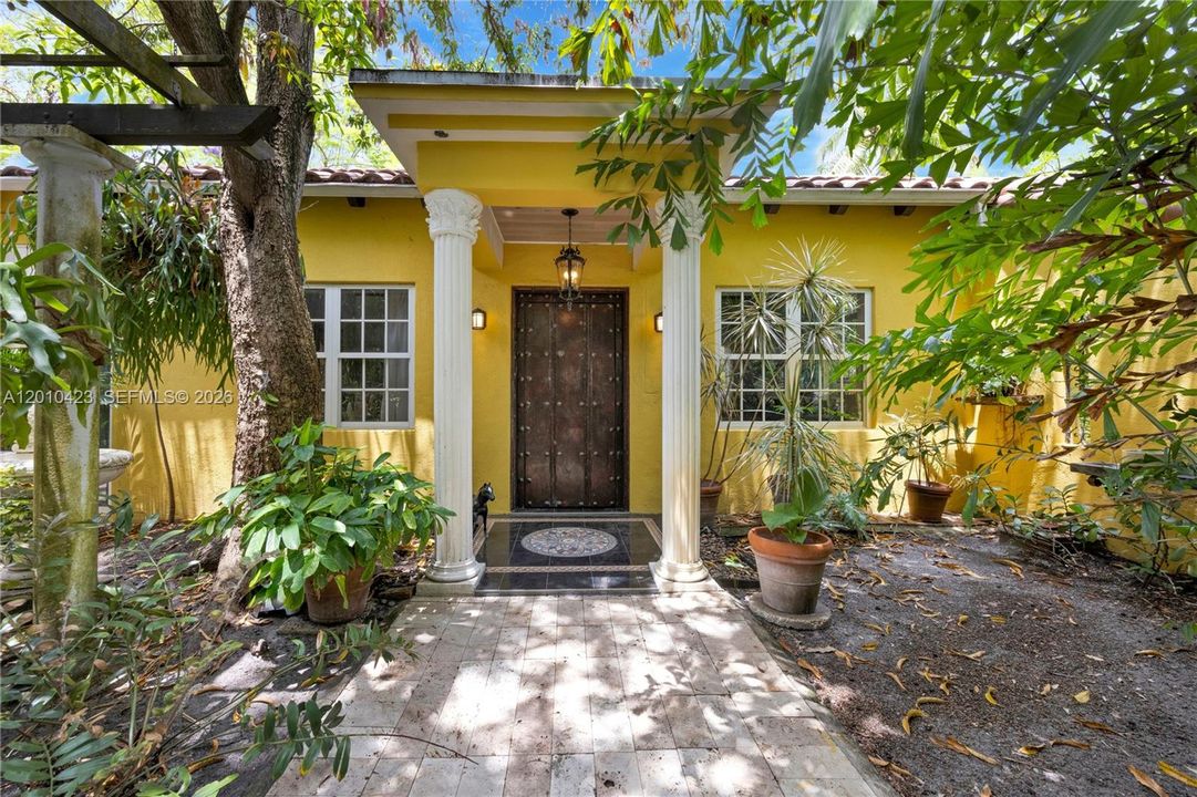 For Sale: $2,799,000 (6 beds, 5 baths, 3107 Square Feet)