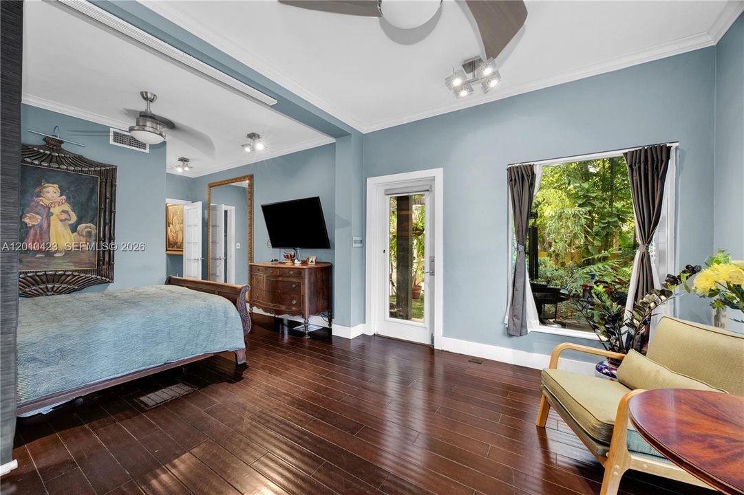 For Sale: $2,799,000 (6 beds, 5 baths, 3107 Square Feet)