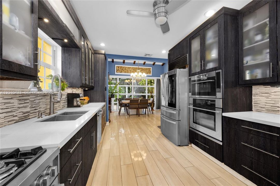 For Sale: $2,799,000 (6 beds, 5 baths, 3107 Square Feet)