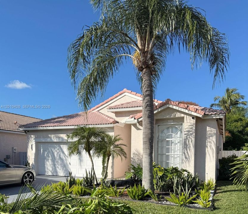 Active With Contract: $550,000 (3 beds, 2 baths, 1469 Square Feet)