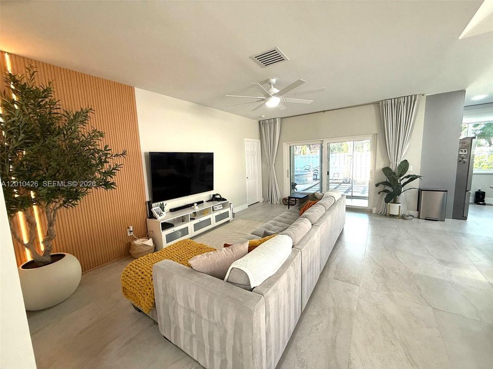 Active With Contract: $550,000 (3 beds, 2 baths, 1469 Square Feet)
