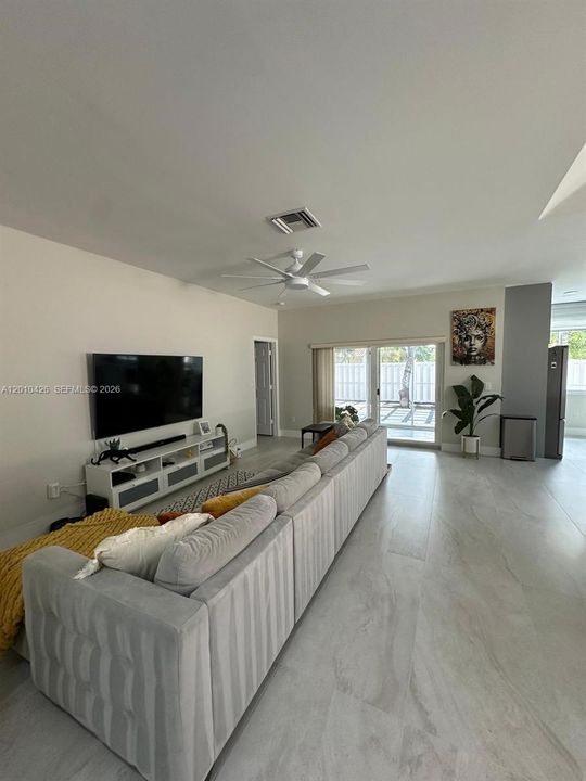 Active With Contract: $550,000 (3 beds, 2 baths, 1469 Square Feet)