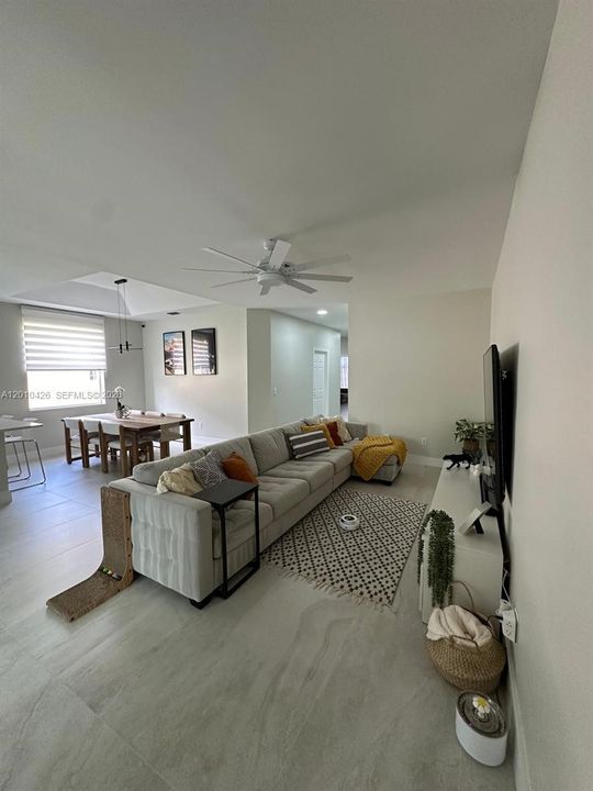Active With Contract: $550,000 (3 beds, 2 baths, 1469 Square Feet)