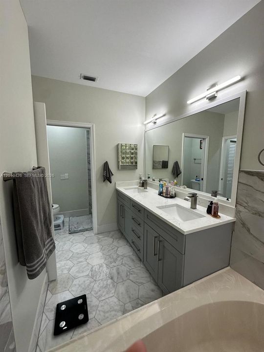 Active With Contract: $550,000 (3 beds, 2 baths, 1469 Square Feet)