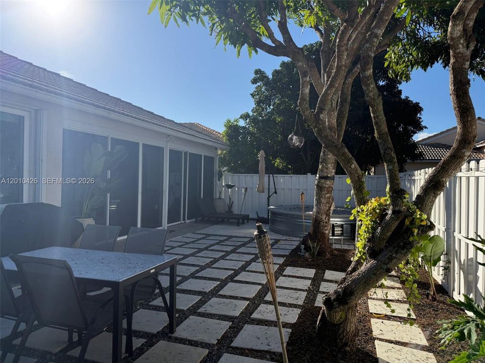 Active With Contract: $550,000 (3 beds, 2 baths, 1469 Square Feet)