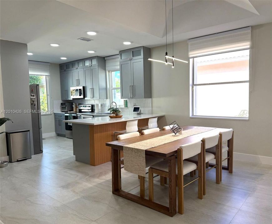 Active With Contract: $550,000 (3 beds, 2 baths, 1469 Square Feet)