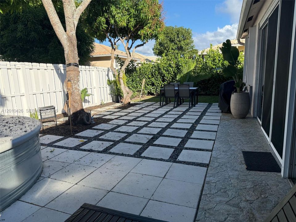 Active With Contract: $550,000 (3 beds, 2 baths, 1469 Square Feet)
