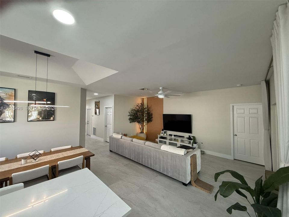 Active With Contract: $550,000 (3 beds, 2 baths, 1469 Square Feet)