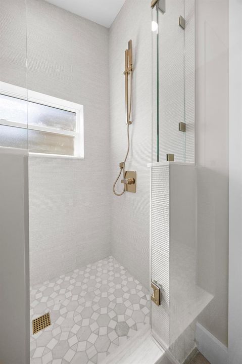 Master Shower 2