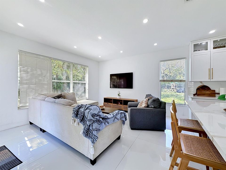 16101 SW 27th Street-23