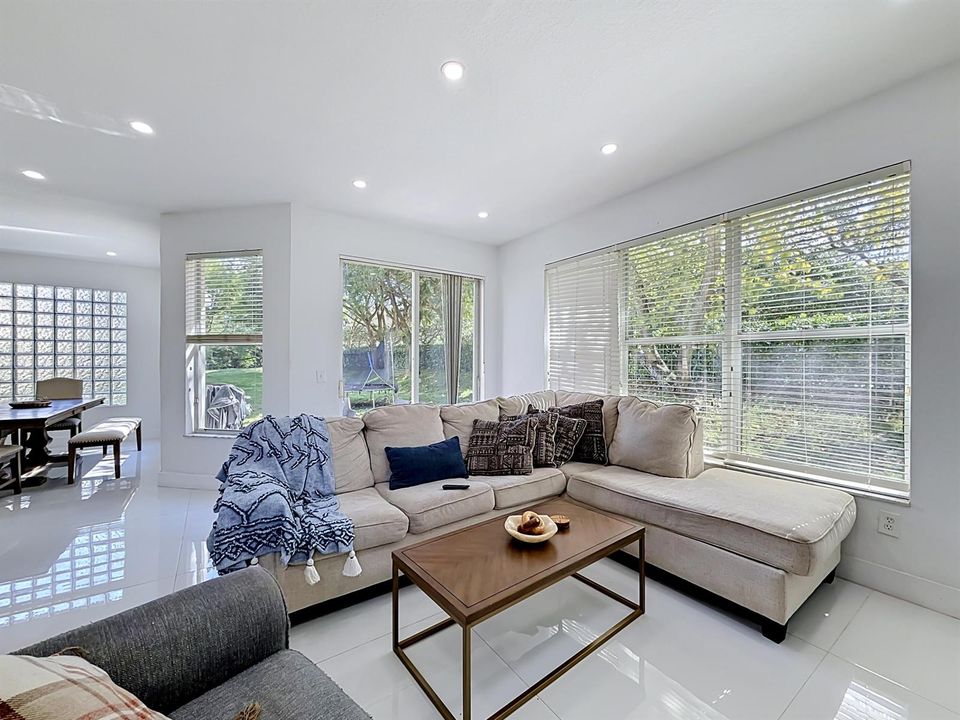 16101 SW 27th Street-24