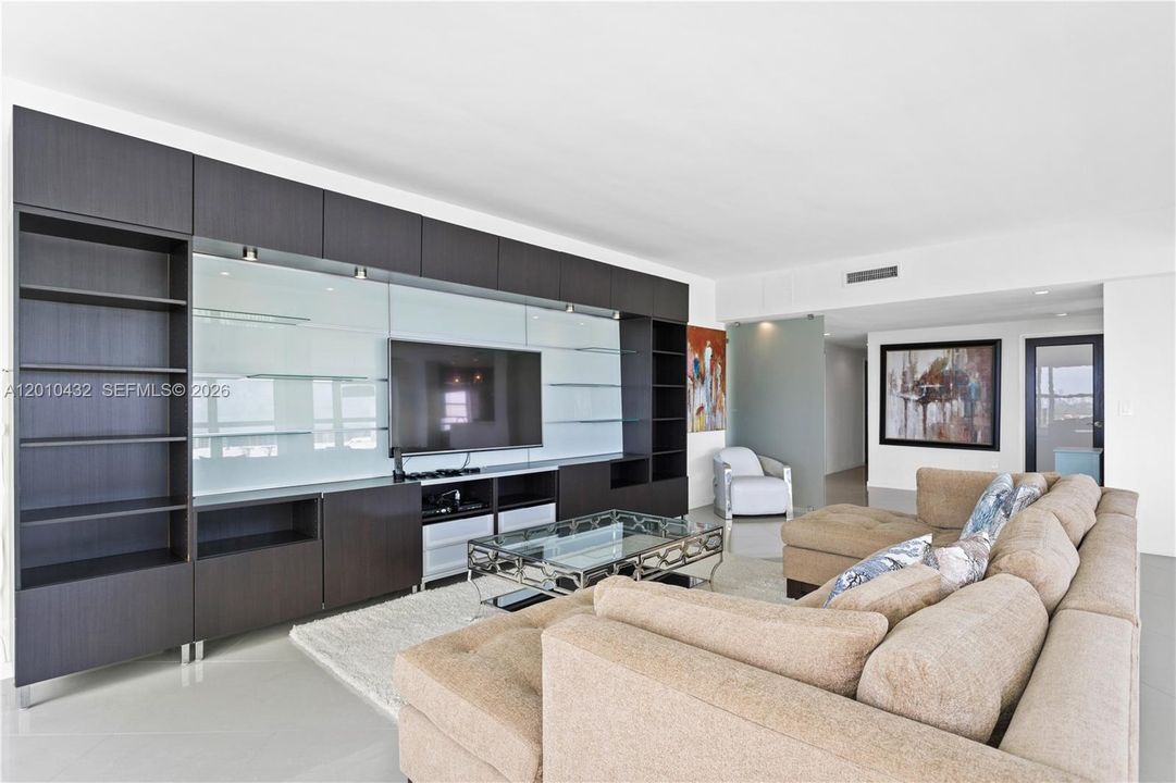 For Sale: $895,000 (2 beds, 2 baths, 1770 Square Feet)
