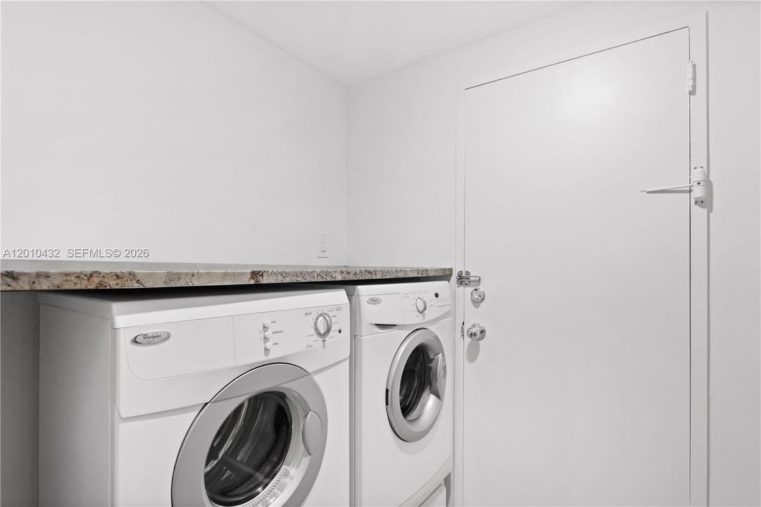 For Sale: $895,000 (2 beds, 2 baths, 1770 Square Feet)
