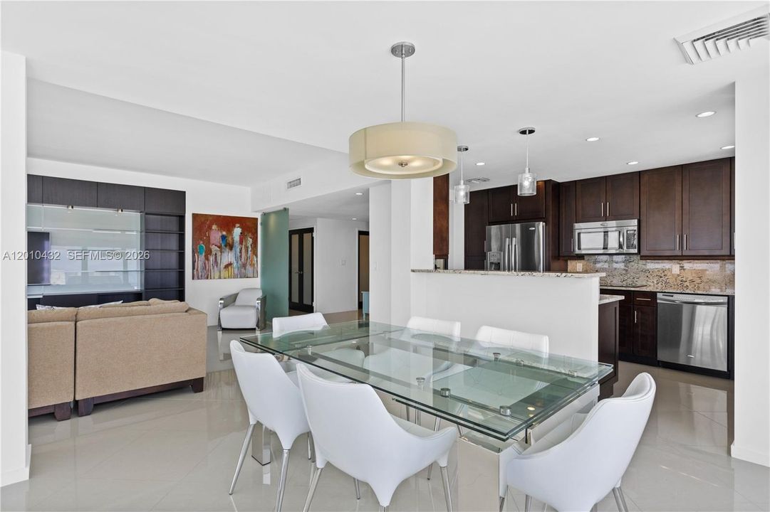 For Sale: $895,000 (2 beds, 2 baths, 1770 Square Feet)