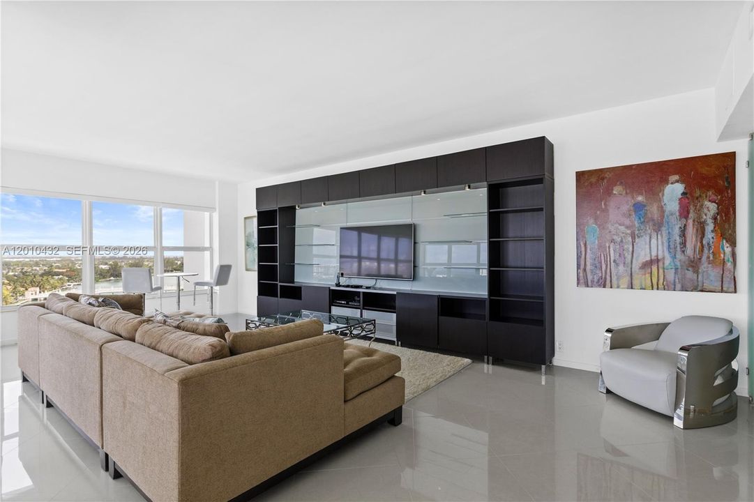 For Sale: $895,000 (2 beds, 2 baths, 1770 Square Feet)