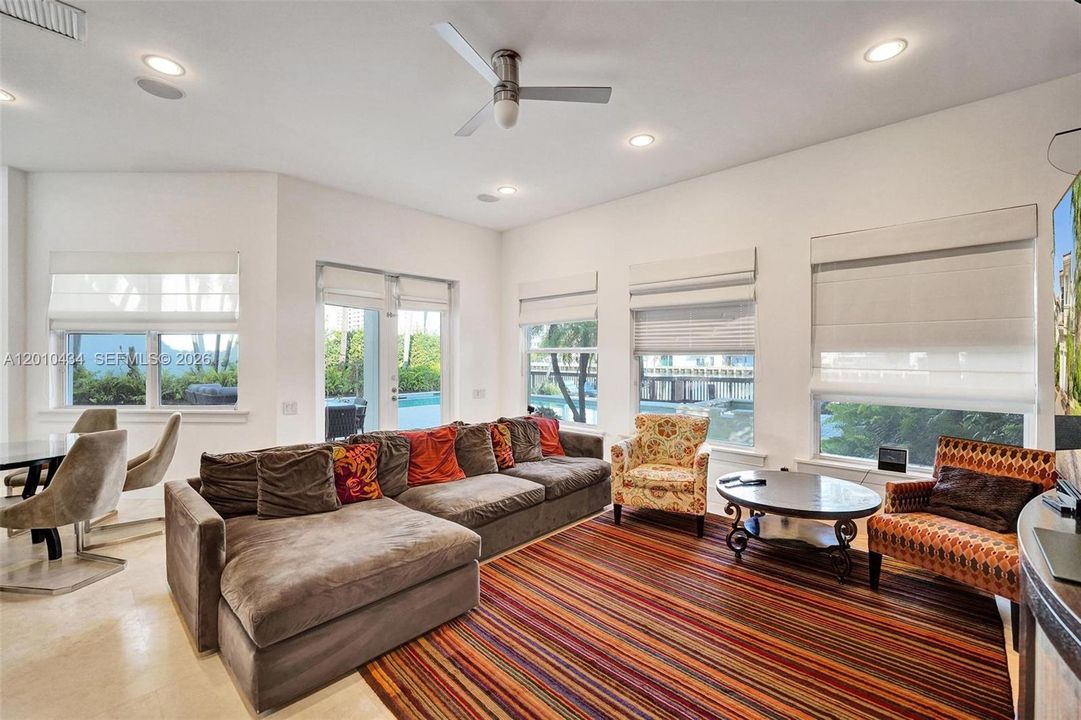 For Rent: $20,000 (5 beds, 4 baths, 4138 Square Feet)