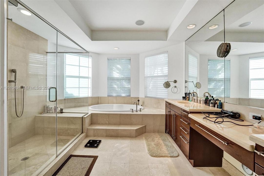For Rent: $20,000 (5 beds, 4 baths, 4138 Square Feet)
