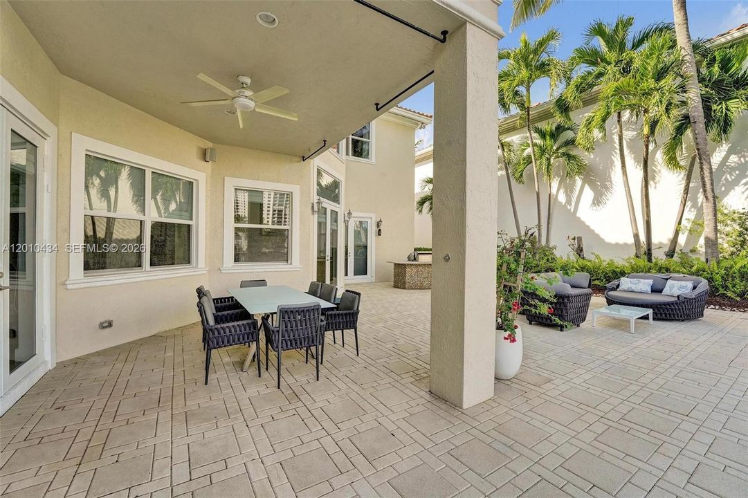For Rent: $20,000 (5 beds, 4 baths, 4138 Square Feet)