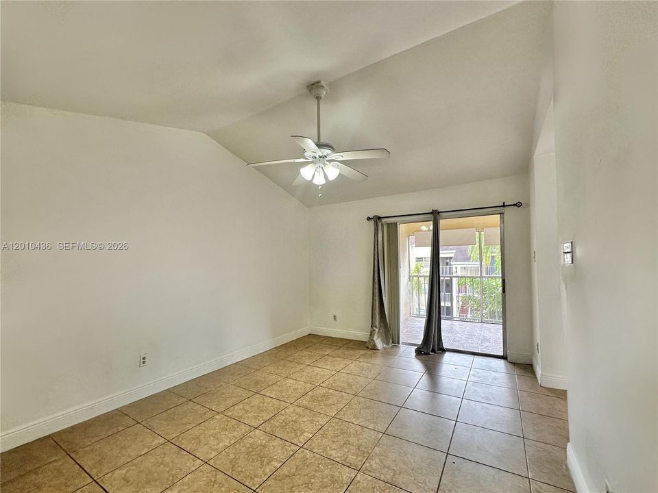 For Rent: $1,800 (1 beds, 1 baths, 693 Square Feet)