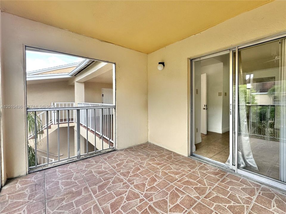 For Rent: $1,800 (1 beds, 1 baths, 693 Square Feet)