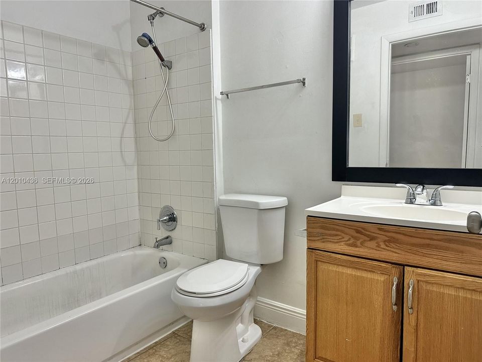 For Rent: $1,800 (1 beds, 1 baths, 693 Square Feet)