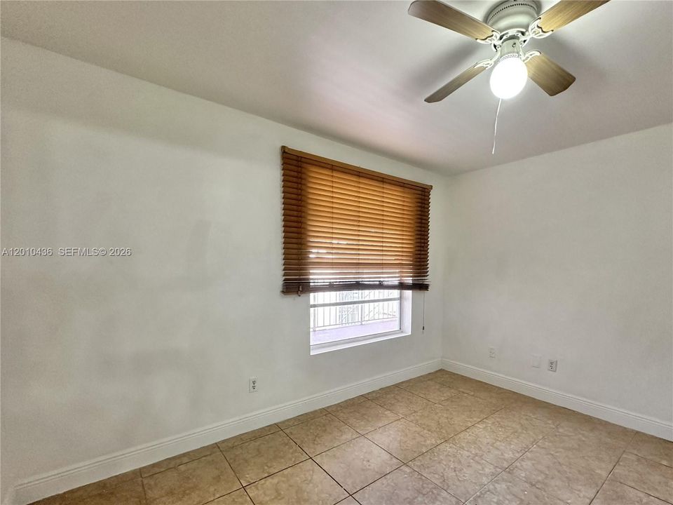 For Rent: $1,800 (1 beds, 1 baths, 693 Square Feet)