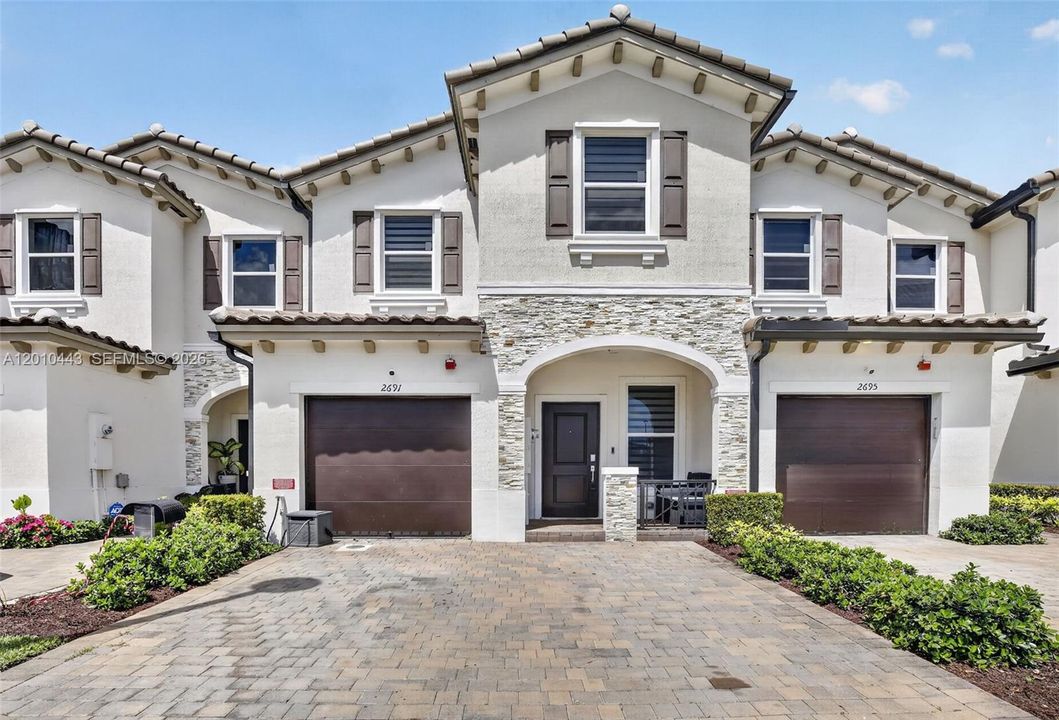 For Sale: $469,900 (3 beds, 2 baths, 1636 Square Feet)