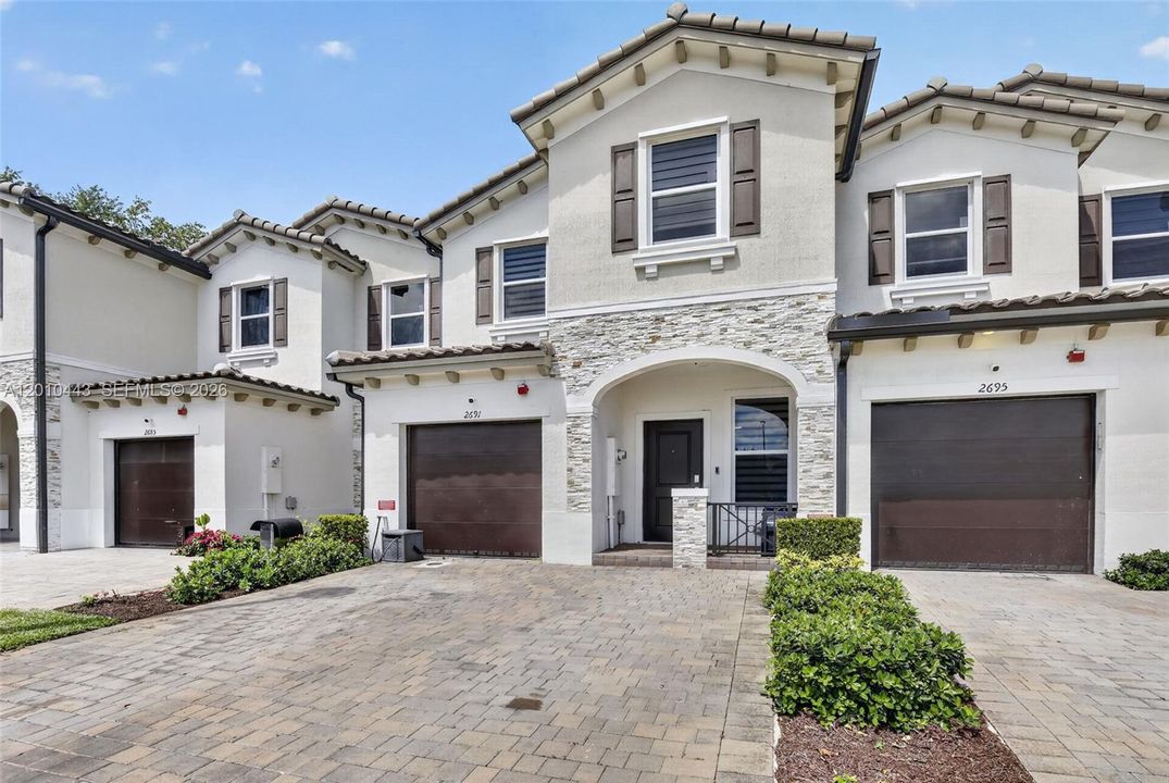 For Sale: $469,900 (3 beds, 2 baths, 1636 Square Feet)