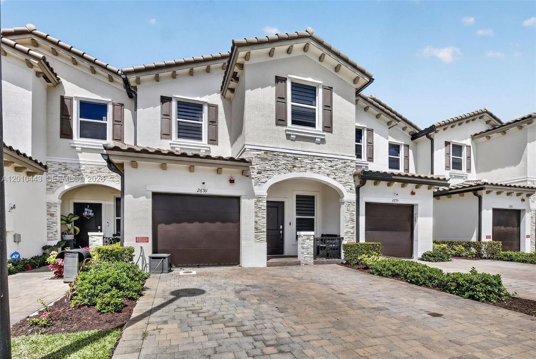 For Sale: $469,900 (3 beds, 2 baths, 1636 Square Feet)