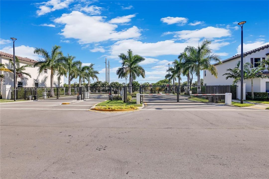 For Sale: $469,900 (3 beds, 2 baths, 1636 Square Feet)