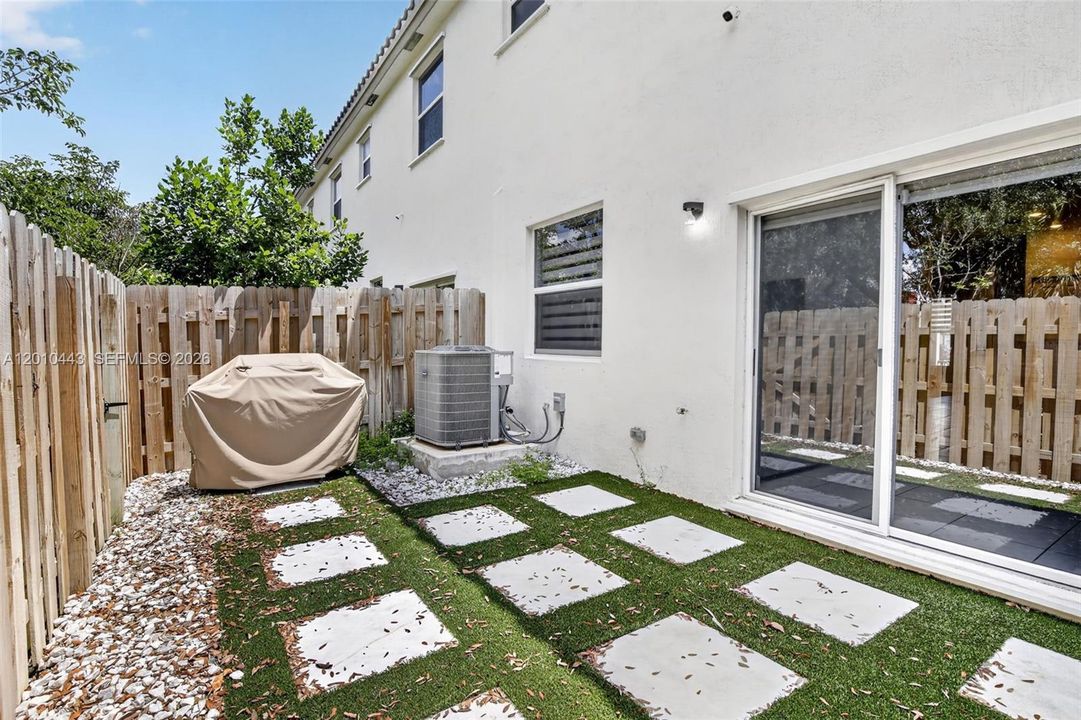 For Sale: $469,900 (3 beds, 2 baths, 1636 Square Feet)