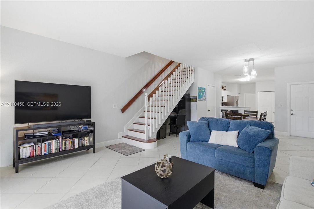 Под контрактом: $514,888 (3 спален, 2 ванн, 1461 Квадратных фут)