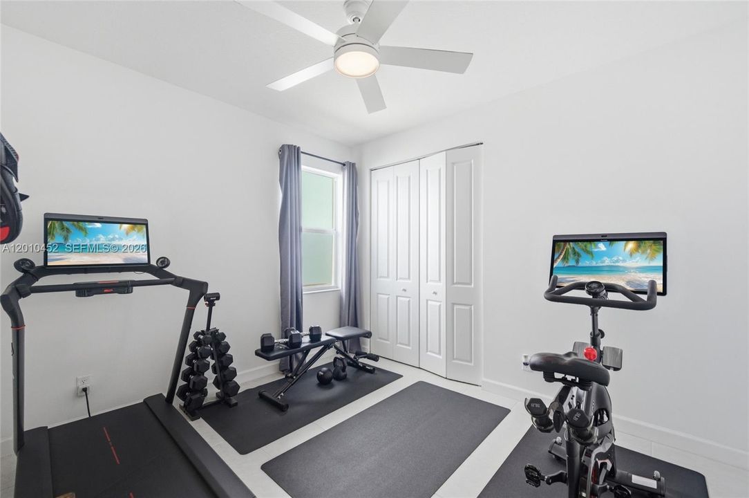 For Sale: $585,000 (3 beds, 2 baths, 1948 Square Feet)
