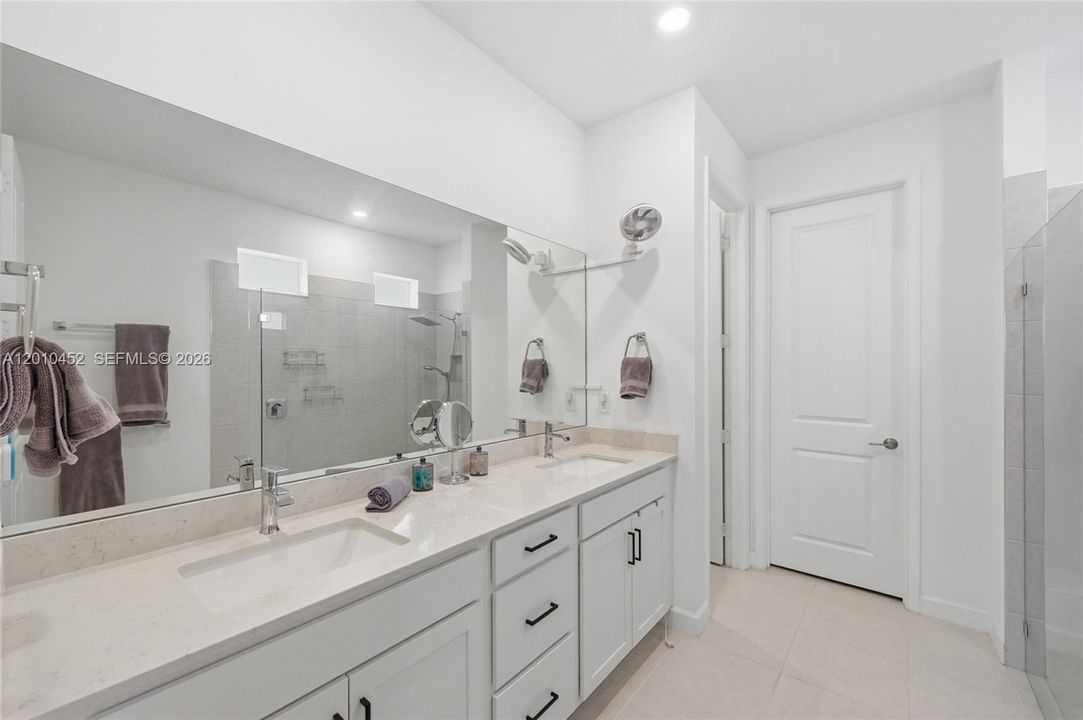 For Sale: $585,000 (3 beds, 2 baths, 1948 Square Feet)