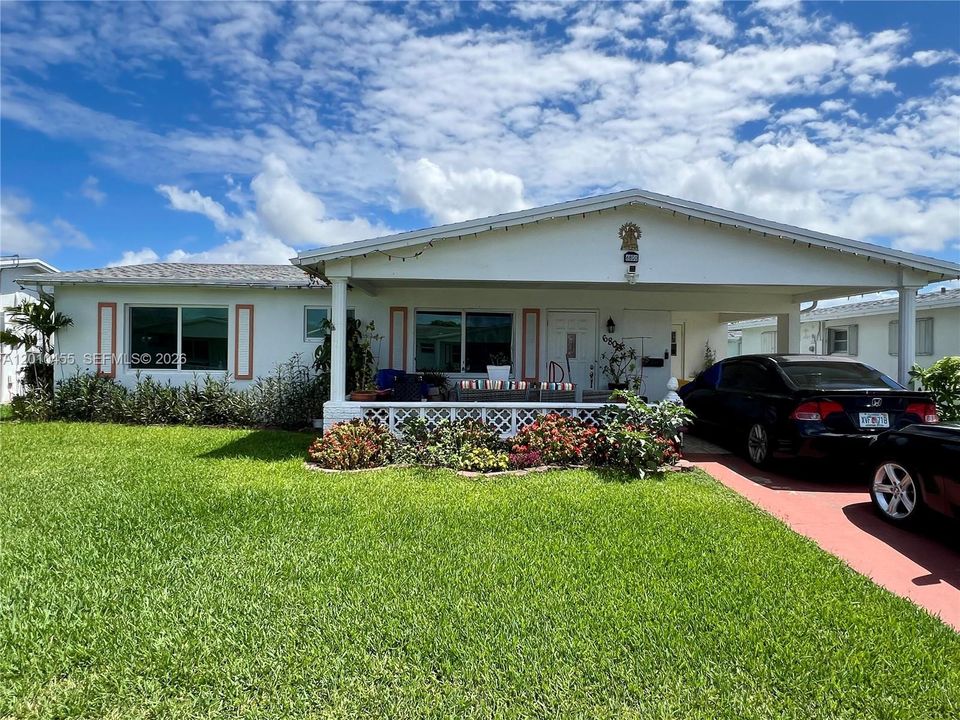 En Venta: $345,000 (4 camas, 2 baños, 1400 Pies cuadrados)