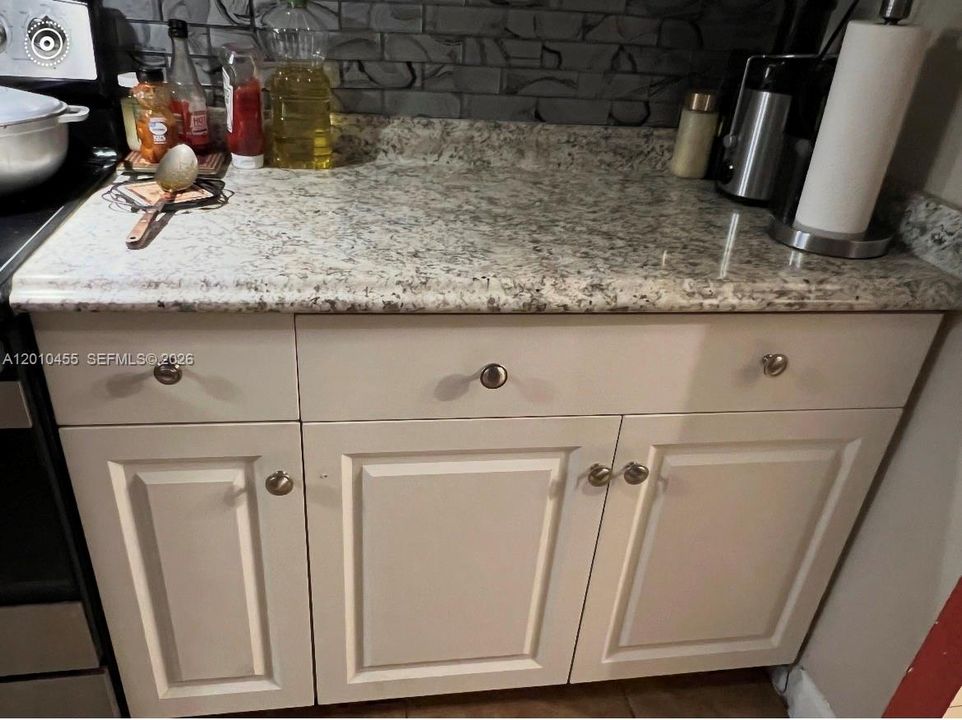 En Venta: $345,000 (4 camas, 2 baños, 1400 Pies cuadrados)