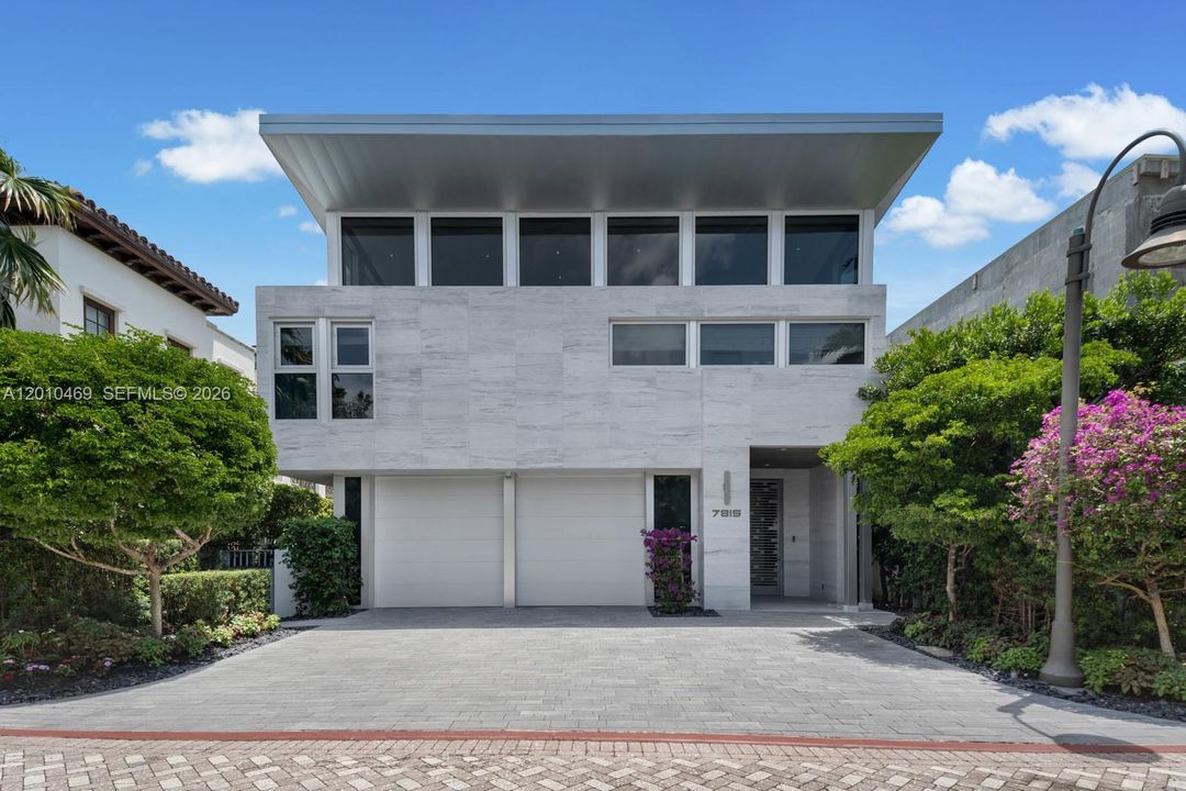 For Sale: $24,990,000 (5 beds, 6 baths, 5868 Square Feet)