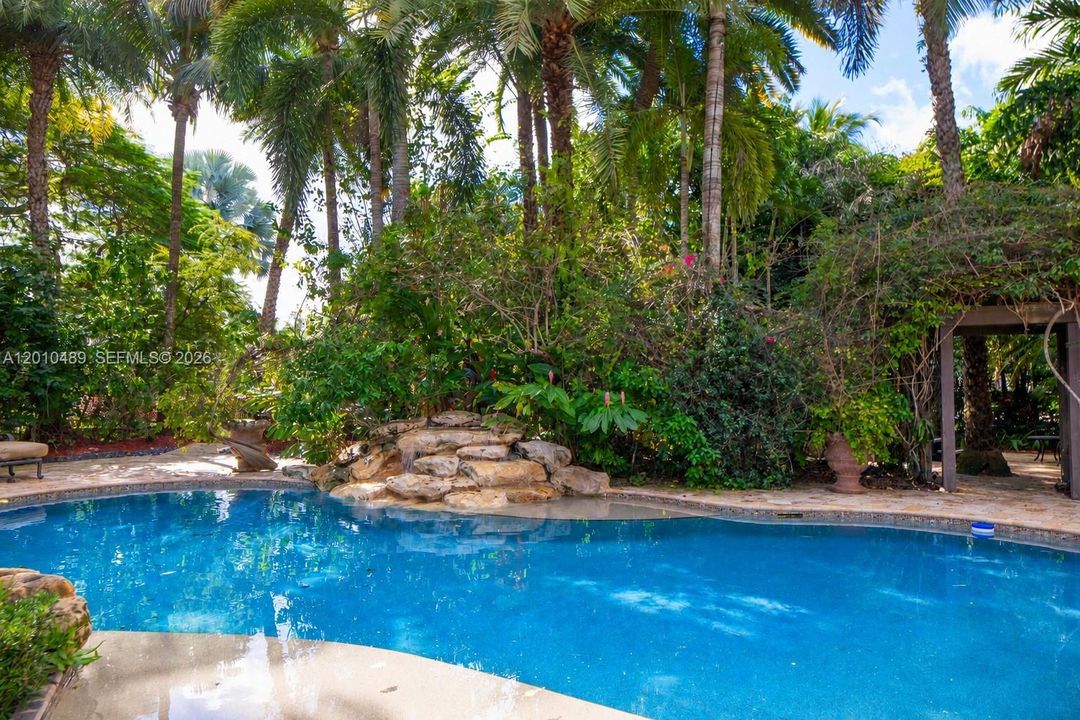 For Sale: $4,999,999 (6 beds, 6 baths, 6258 Square Feet)
