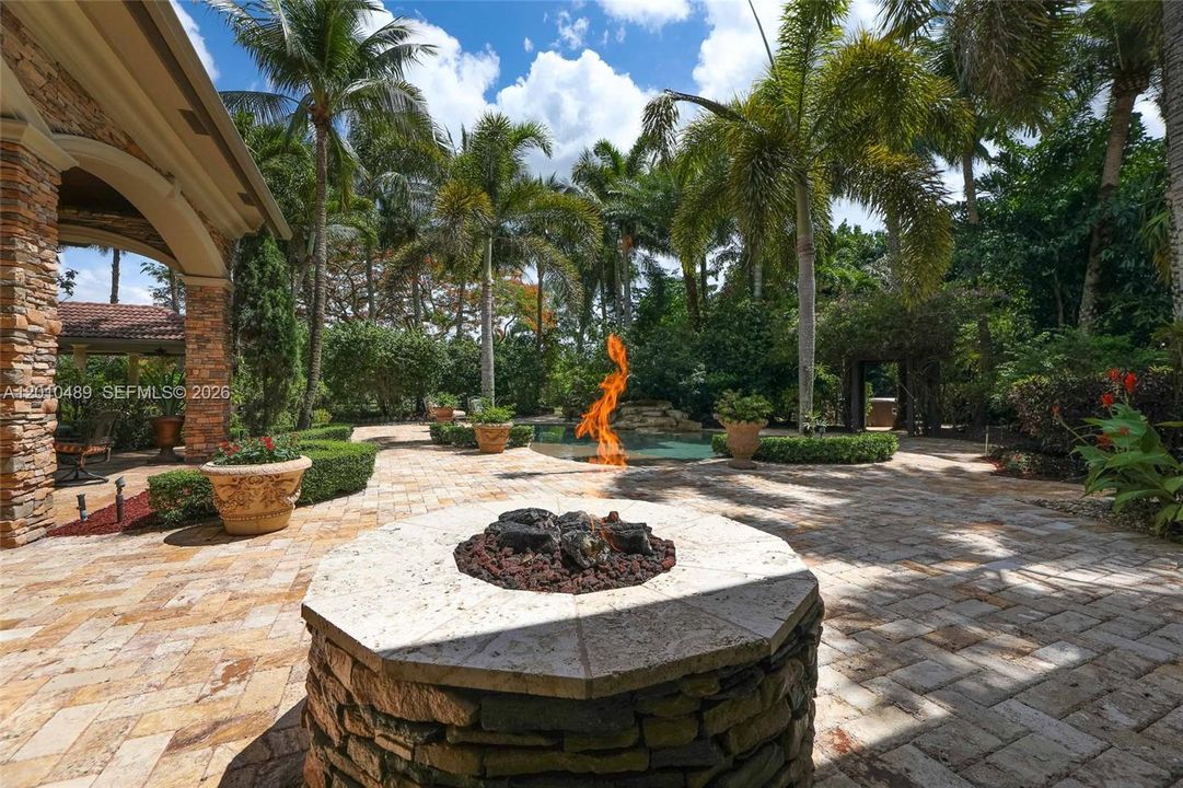 For Sale: $4,999,999 (6 beds, 6 baths, 6258 Square Feet)