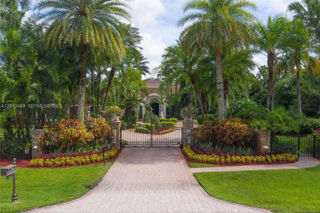 For Sale: $4,999,999 (6 beds, 6 baths, 6258 Square Feet)