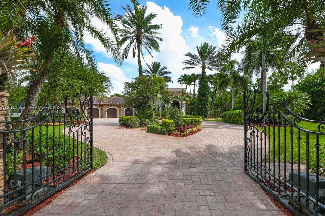 For Sale: $4,999,999 (6 beds, 6 baths, 6258 Square Feet)